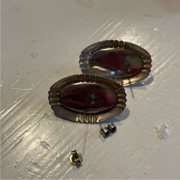 1.5” mixed metal gold tone stud earrings with large oval simulated pearl setting - Picture 11 of 13